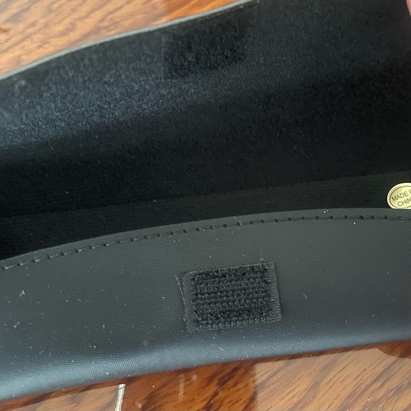 Costco Optical glass holder - Picture 2 of 4